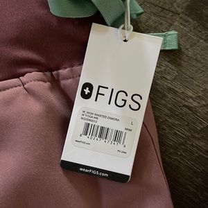 FIGS Scrubs Set